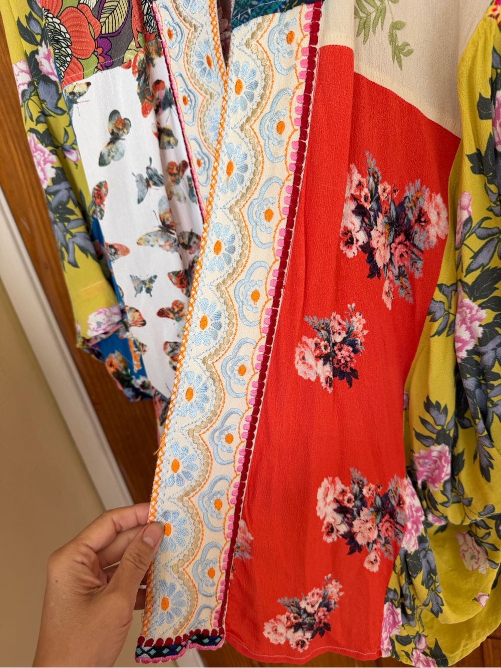 Vincente Floral Embroidered Lace Kimono - Picture 3 of 10